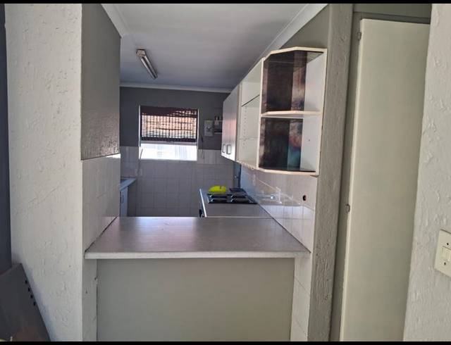 2 BEDROOM TOWNHOUSE FOR SALE IN VANDERBIJLPARK SE 3